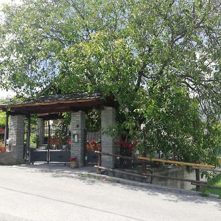 La Taverna Di Elide Aymavilles Bagian luar foto