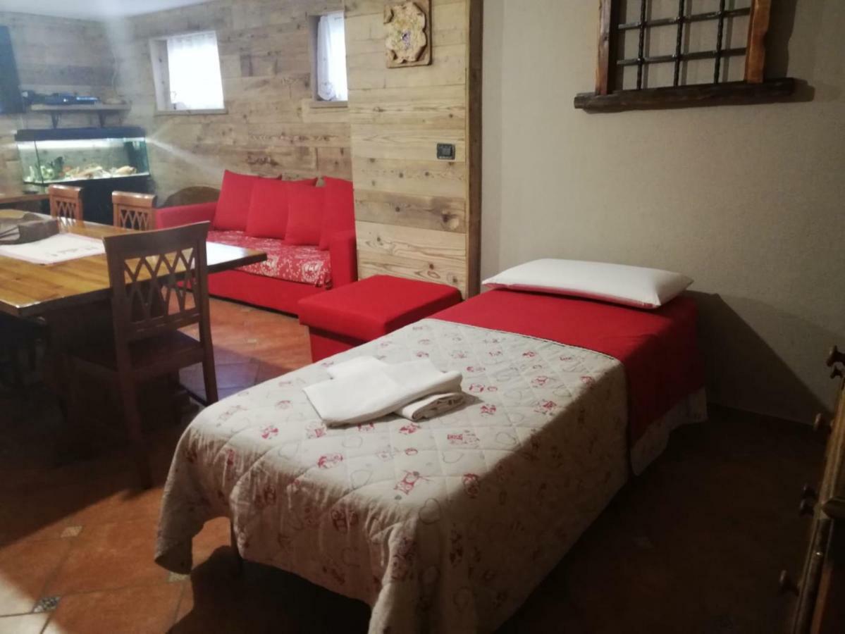 La Taverna Di Elide Aymavilles Bagian luar foto