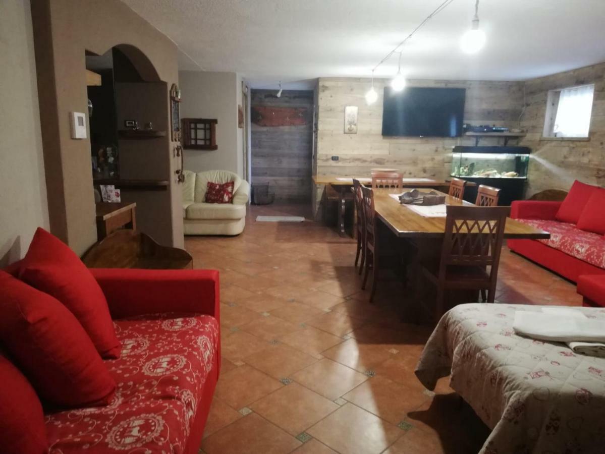 La Taverna Di Elide Aymavilles Bagian luar foto