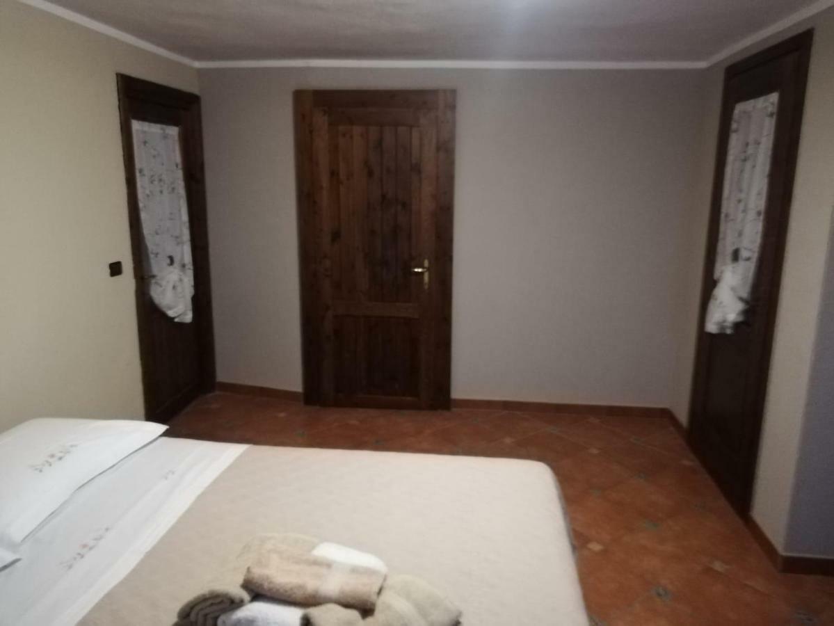 La Taverna Di Elide Aymavilles Bagian luar foto