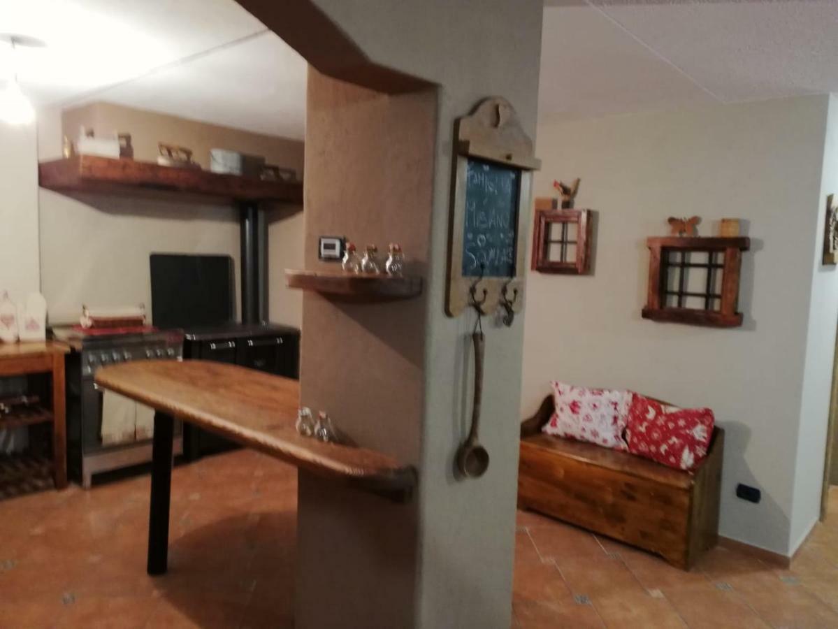 La Taverna Di Elide Aymavilles Bagian luar foto