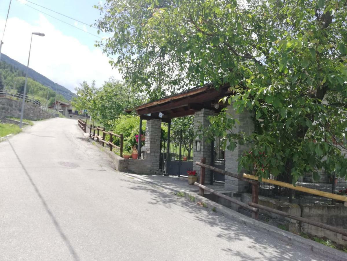 La Taverna Di Elide Aymavilles Bagian luar foto