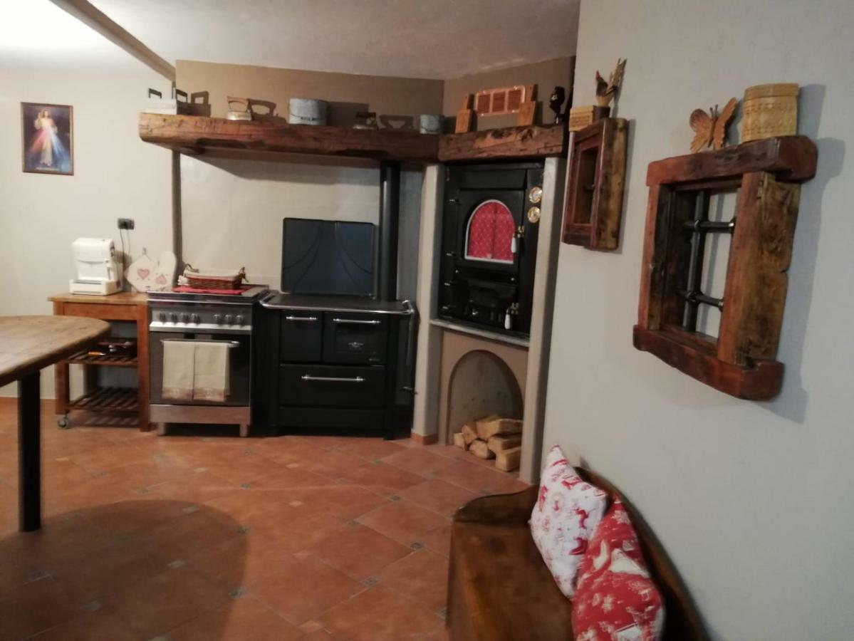 La Taverna Di Elide Aymavilles Bagian luar foto