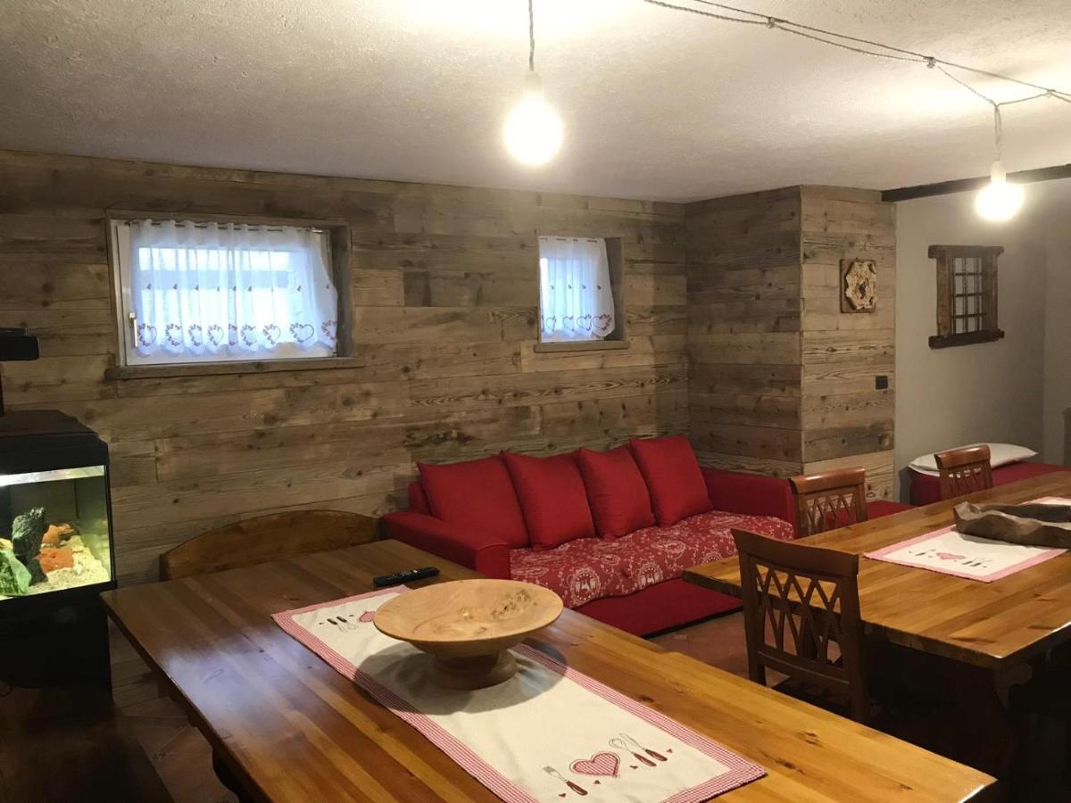 La Taverna Di Elide Aymavilles Bagian luar foto